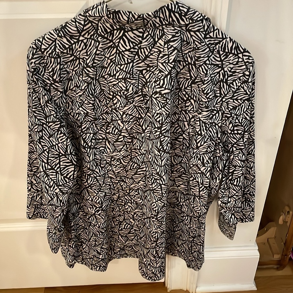 Chico’s Ladies 3/4 sleeve blouse of 100% cotton. Like new. Chico size 2.5, L - Picture 4 of 5